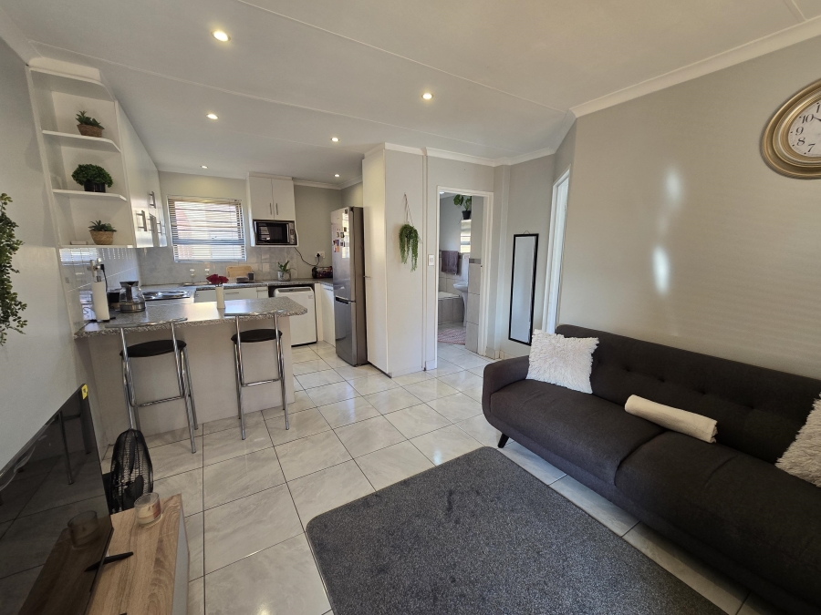 To Let 1 Bedroom Property for Rent in Ferndale Western Cape